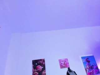 adelinee-18 Webcam Model Profile