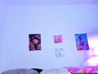 adelinee-18 Live Webcam on CamSoda