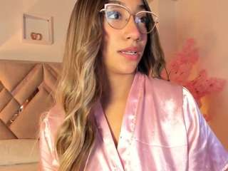 adelinee-18 Sex Cam Show