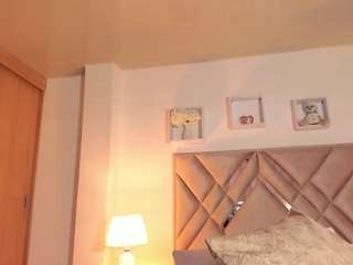 adelinee-18 Sex Cam Show