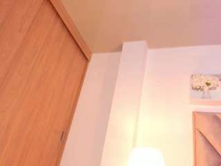 adelinee-18 live webcam show