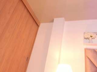 adelinee-18 live webcam show