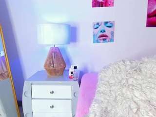 adelinee-18's live room