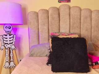 adelinee-18's live room