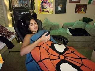 katinyellow Live Webcam on CamSoda