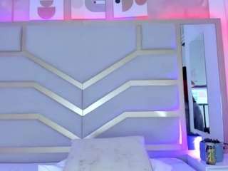 nicolle04 Live Webcam on CamSoda