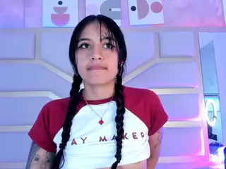 Nicolle's Live Sex Cam Show