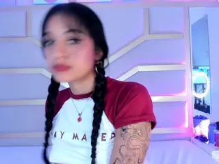 Nicolle's Live Sex Cam Show