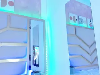 Nicolle's Live Sex Cam Show