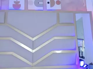 Nicolle's Live Sex Cam Show