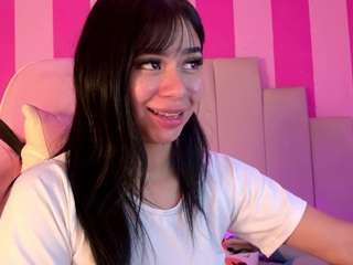 le modèle kittynicolle est en webcam porno dans un show sur le site camsoda, il possède les tags suivants: amateur,ass,toys,teen-18,tease,tattoos,strip,spank,solo,shaved-pussy,sexy,robe,pussy,natural,lush,lovense,lingerie,cum,asshole,bedroom