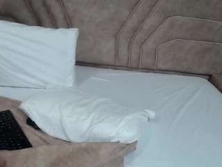 chloe-angel's CamSoda show and profile