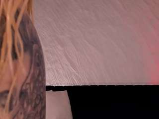 Model ini sedang live sekarang. hannaconnorx