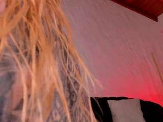Este modelo está en vivo ahora. hannaconnorx
