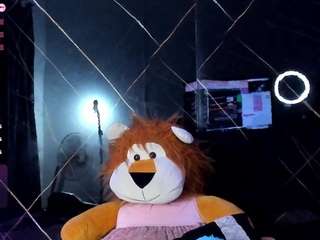 kiimberly-cute from CamSoda is Freechat