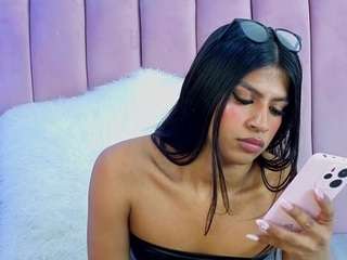 This model is live right now. kiimberly-cute