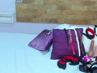 kyliebenson's CamSoda show and profile