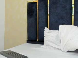 kyliebenson Spanking live webcam