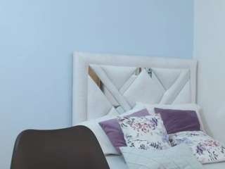 kyliebenson's live room
