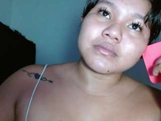 petite-inoccent webcam model