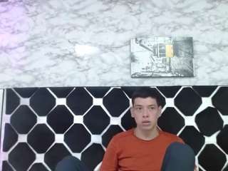 Model ini sedang live sekarang. domiinate