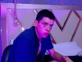 Domiinate live cam preview