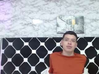 Domiinate live cam preview