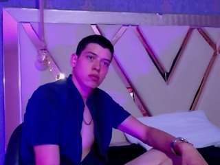 Domiinate live cam preview