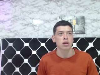Dominate_alisson