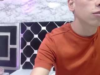 Dominate_alisson