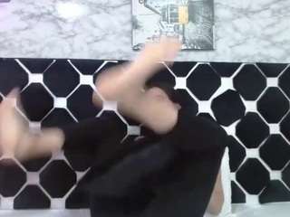 dominate-alisson
