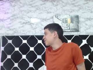 dominate-alisson