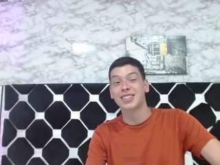 Dominate_alisson