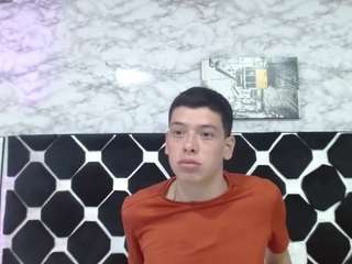 Dominate_alisson