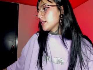 lola-leah's CamSoda show and profile