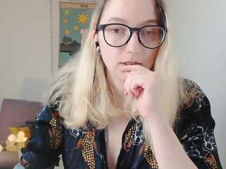 kiratarot Live Webcam on CamSoda