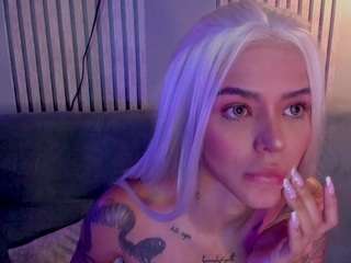 Live webcam model suniipuffle on Soda Cams