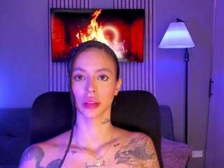 suniipuffle, female webcam model,  years old, on live webcam