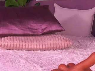 izzywild's CamSoda show and profile