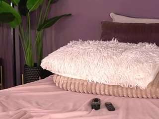 izzywild's CamSoda show and profile