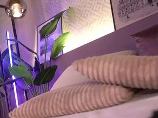 izzywild's CamSoda show and profile