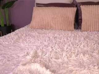 izzywild's CamSoda show and profile