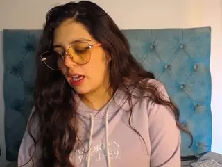 Paola2Lyon's Live Sex Cam Show