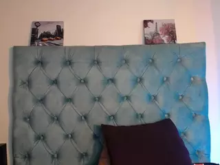 Paola2Lyon's Live Sex Cam Show