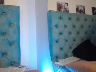 Paola2Lyon's Live Sex Cam Show