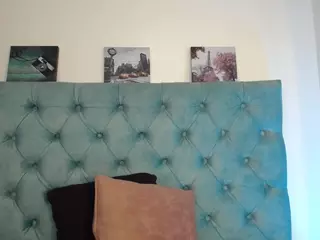 Paola2Lyon's Live Sex Cam Show