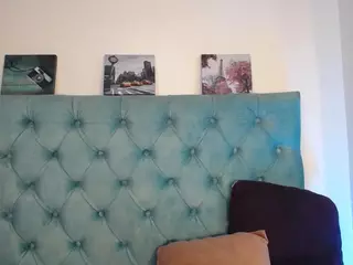 Paola2Lyon's Live Sex Cam Show