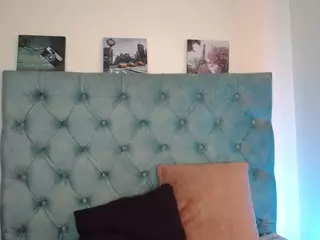 Paola2Lyon's Live Sex Cam Show