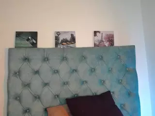 Paola2Lyon's Live Sex Cam Show