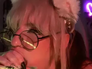 AlexTheKitten's Live Sex Cam Show